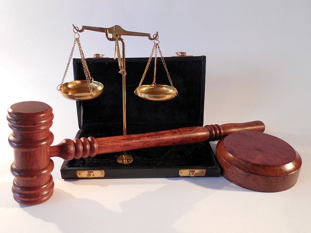 W czym może nam pomóc radca prawny? W jakich sprawach i w jakich dziedzinach prawa wspomoże nam radca prawny?